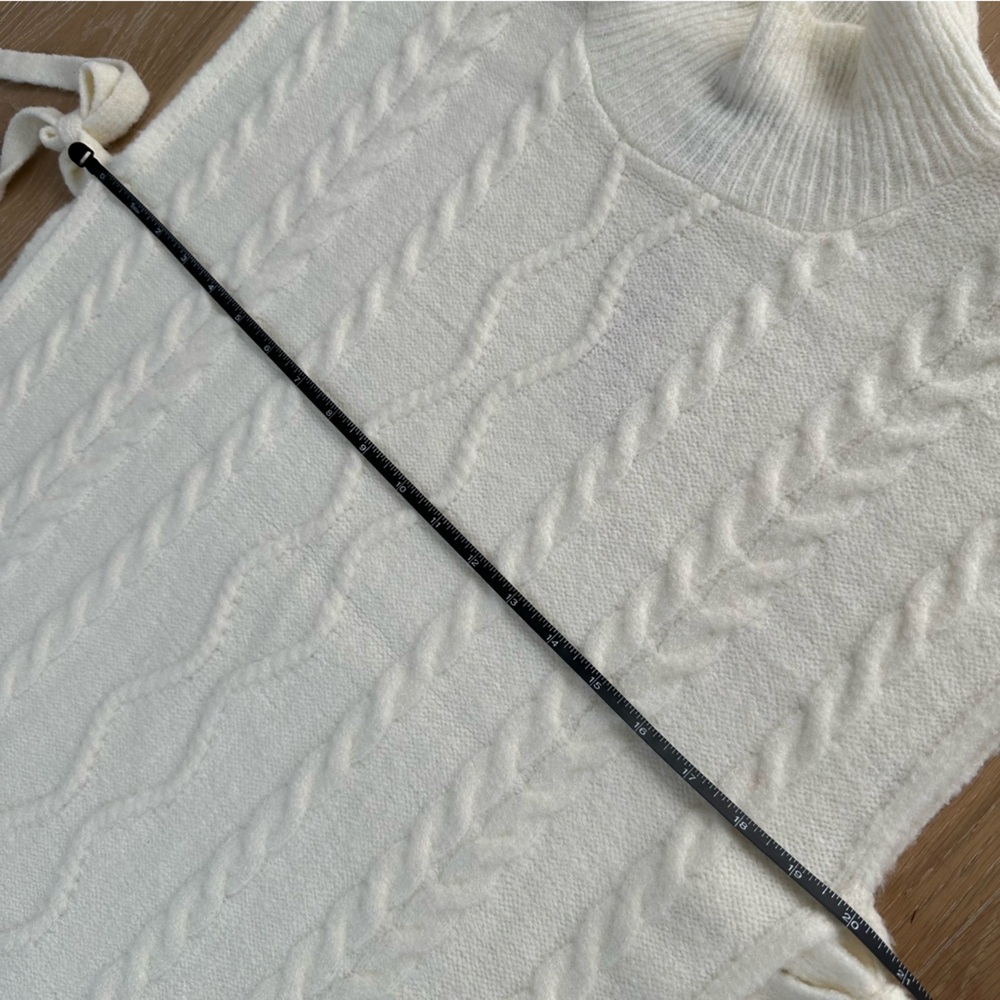 Steve Madden Cream Cable Knit Sleeveless Sweater Vest Layer Warm Cozy Top Medium - Picture 11 of 12